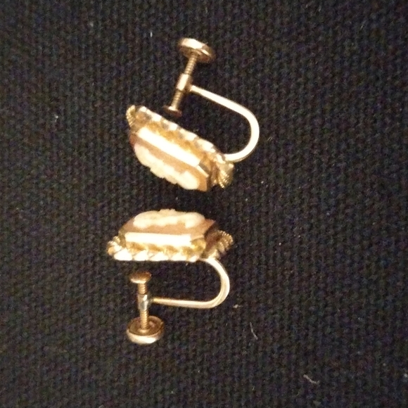 Vintage 12K GF Cameo Screw Back Earrings - Picture 4 of 6